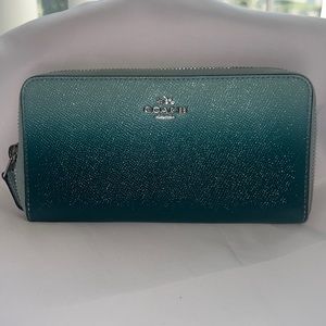 Excellent Condition Coach Zipped Wallet